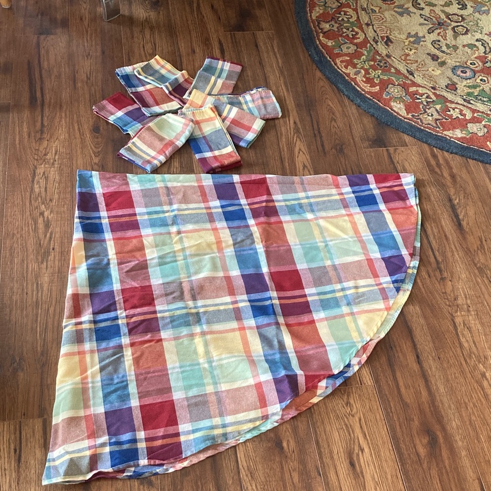 Vibrant Plaid Dining Table Linens